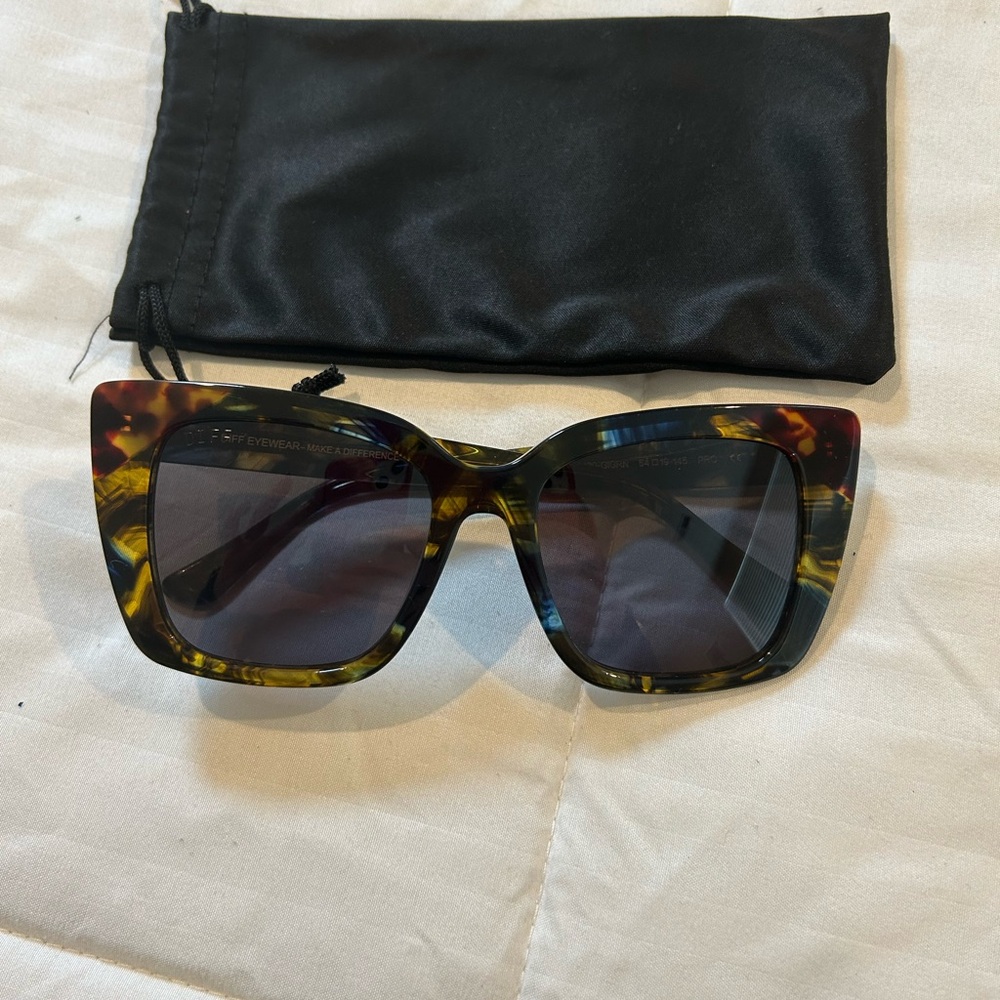 Stylish Tortoise Shell Sunglasses